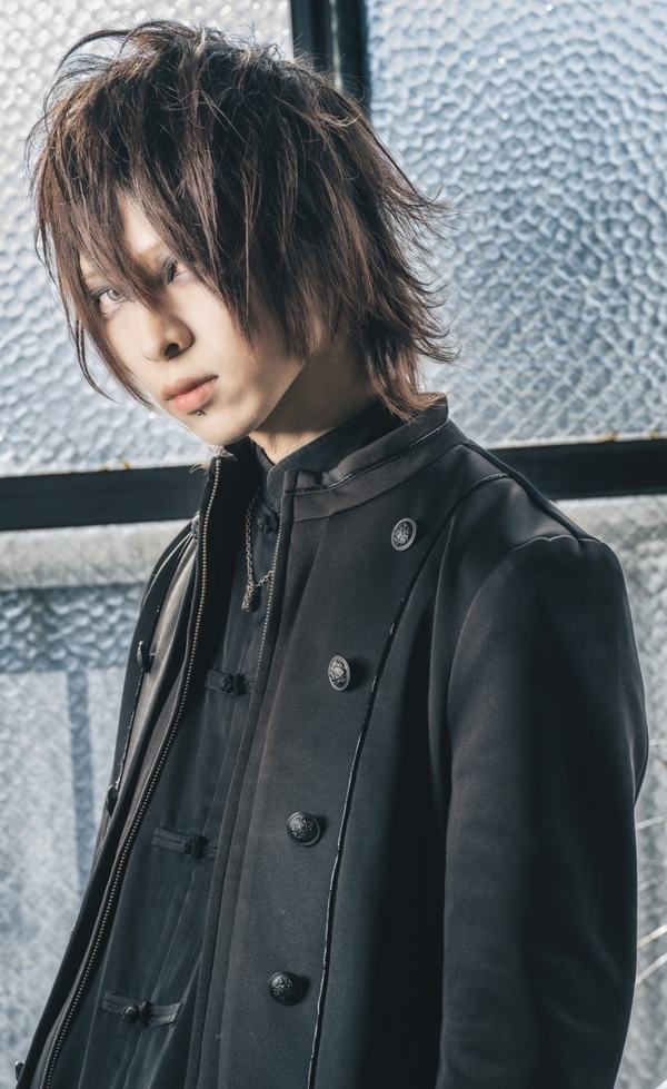 Lorel 下手Gt
始動当初よりサポート業、楽曲提供によりLorelの活動を支援
2025年6月より正規Gtとして加入
サポート:2023年4月~2025年5月
正規メンバー:2025年6月〜